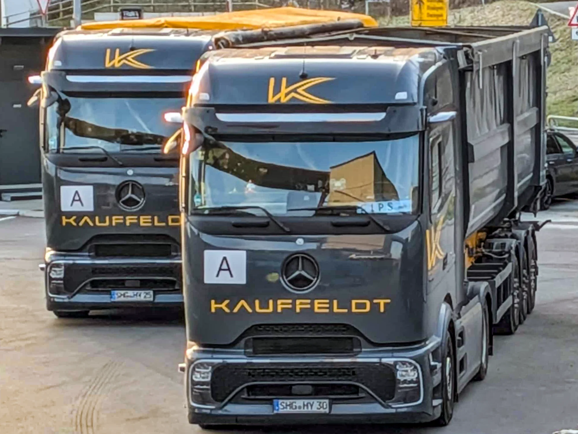 Schüttguttransporter der Firma Kauffeldt on the road